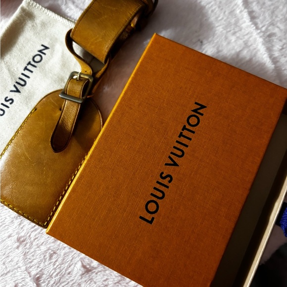 Louis Vuitton, Poignet and Luggage Tag - Picture 3 of 6